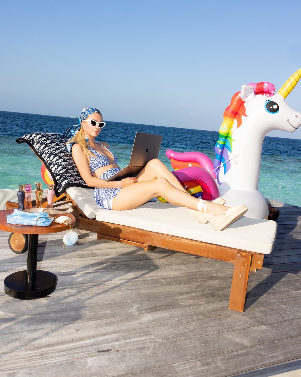 ParisHilton's tweet photo. Play with fairies. ✨🧚🏻‍♀️✨
Ride a Unicorn. ✨🦄 ✨
Swim with Mermaids. ✨🧜🏻‍♀️✨
Chase Rainbows. ✨🌈✨
Work like a Boss Babe. ✨👸🏼✨ https://t.co/JAQuWv6A0i