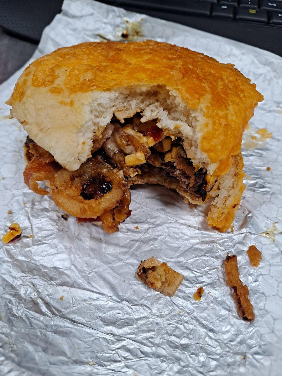 Taylor_Vapes's tweet photo. @Wendys geez luckily I wasn't in a rush... I about chipped my tooth on this... it was IN my sandwich, also why is it like not even hot... https://t.co/LgOAZN5wS8