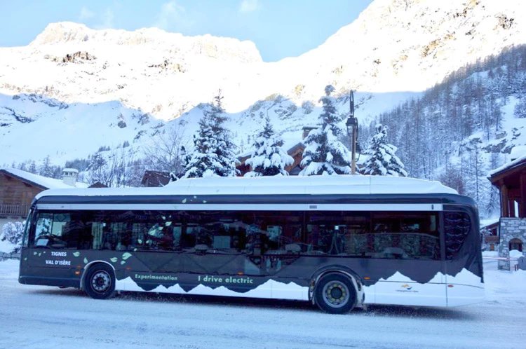 busconducteur's tweet photo. Coucou toi 😉.
L'#HeuliezBus #GXElec continue ses tests en conditions réelles, après Val d'Isère il est désormais en essais sur Tignes. 
https://t.co/UeffYPlwD2 https://t.co/jeTSzPRFmg
