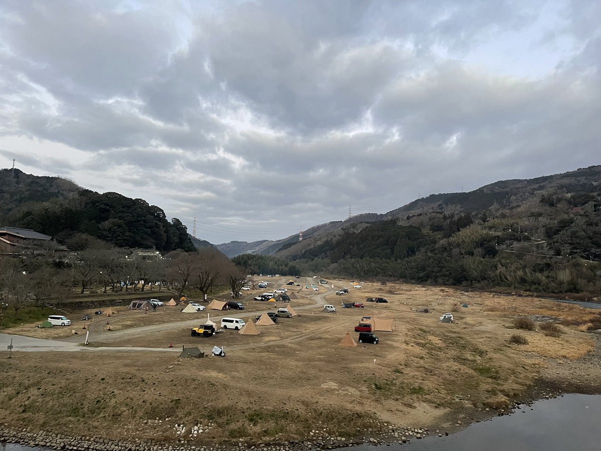plumpheart's tweet photo. おはよう御座います☺️
1/5「笠置キャンプ場」朝パトです
今朝は風もなく穏やかな笠置になりました。　
来年度の4月1日〜直火が全面禁止になります。ルールやマナーを守ってNICE Campをしたいですね！

直火愛好家の方には、切ないお知らせになりますが今後とも、笠置キャンプ場宜しくお願い致します。 https://t.co/WBiVT5QYUL