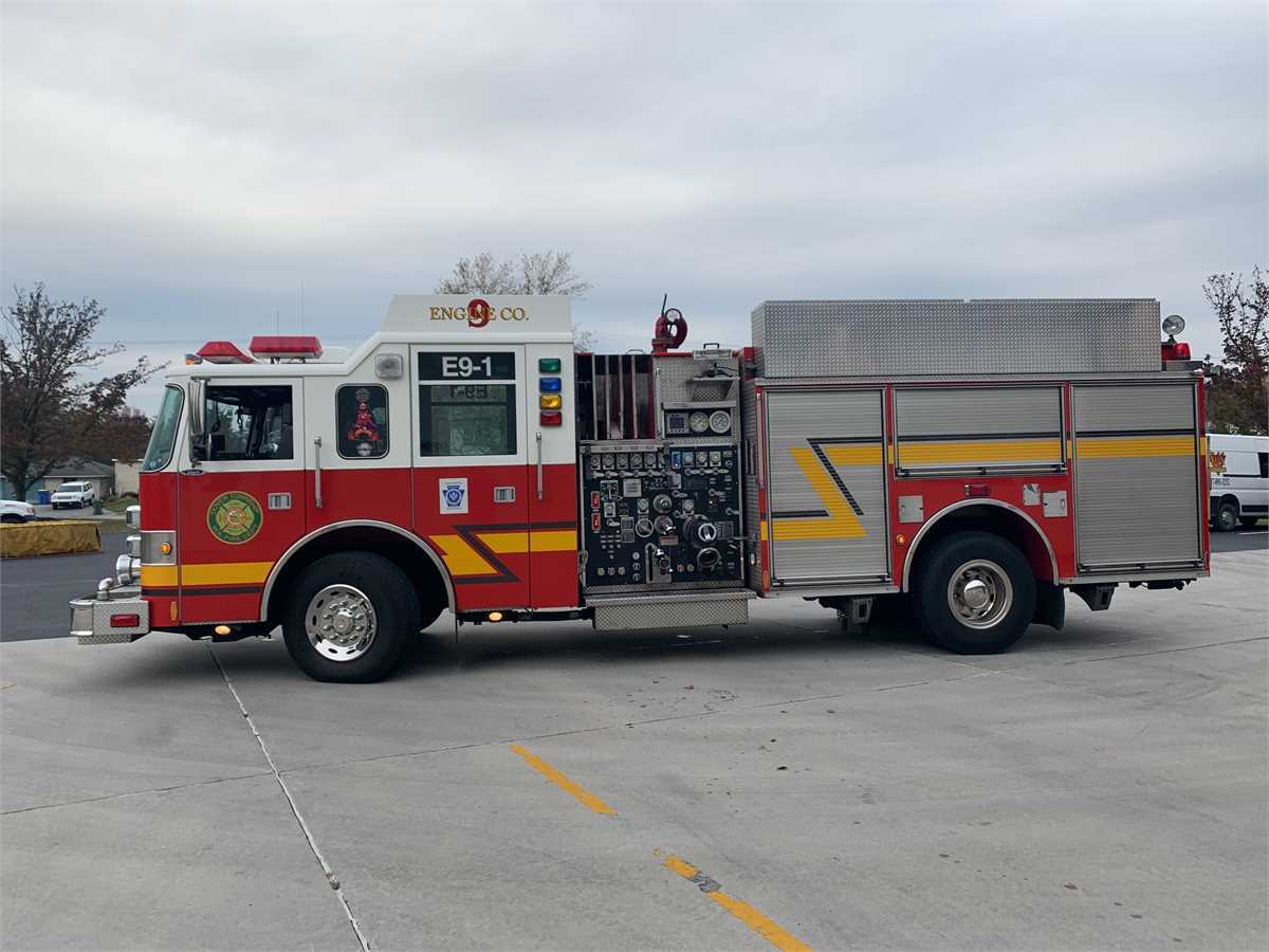 municibid's tweet image. This truck has it all! Hurry for this 2001 Pierce Dash 😎
mbid.us/3JzDuJv

#piercefireapparatus #piercefiretrucks #piercepumper #piercedash #usedfiretrucks #usedfireapparatus #forsale #auction