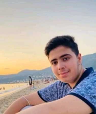 Bu gencimiz yuzyuze zorunluluğu olmasaydı belki de şu an yasiyordu Gencecik bir insanimizi kaybetmenin üzüntüsü içindeyiz sizin hiç mi içiniz sizlamiyor  #EğitimleDeğilÖlümleYüzYüzeyiz <a href="/drfahrettinkoca/">Dr. Fahrettin Koca</a>
