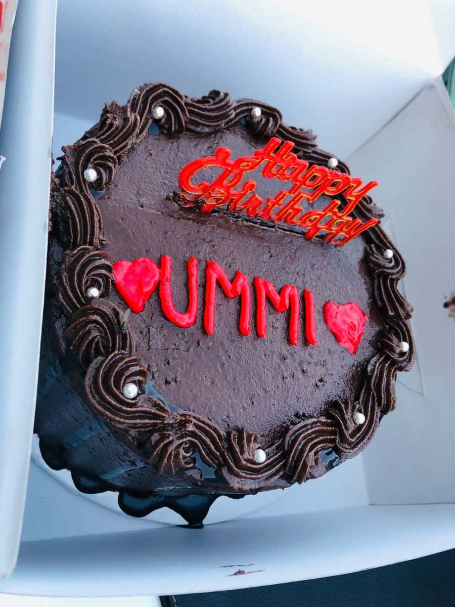 SheeUmi's tweet photo. Happy birthday to my self to more years of living 🎈🎊🎊🎊🎊 https://t.co/AKV7TDtIua