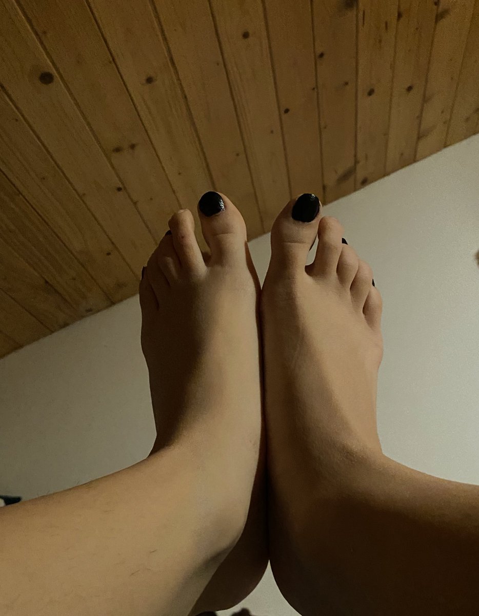 Feetpicshun's tweet photo. Selling feet pics, anyone interested? #feet #feetforsale #feetpics https://t.co/Ghv0mJJHi3