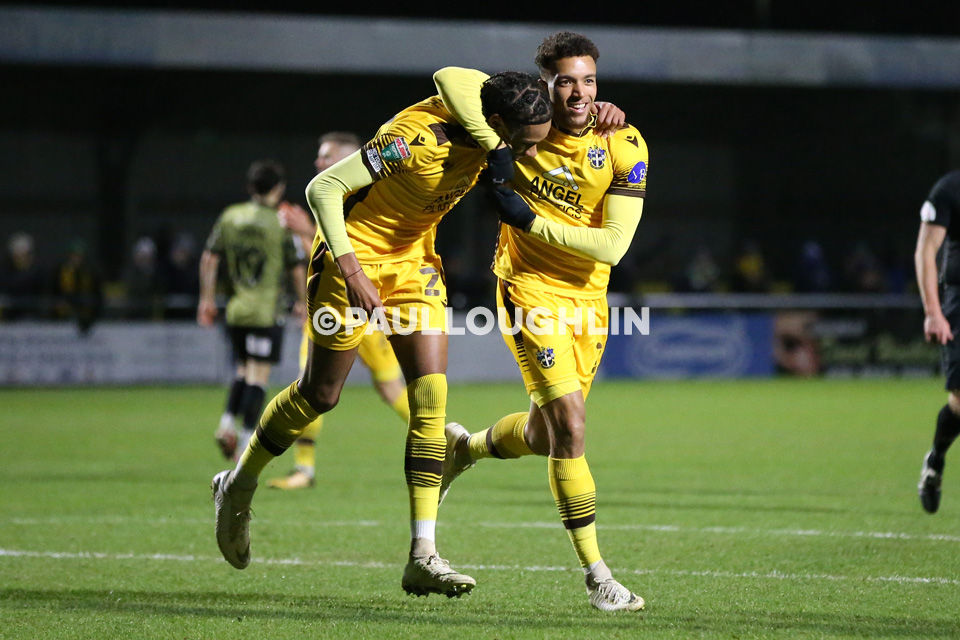 paulloughlin's tweet photo. 2-1: @1DonovanWilson puts @suttonunited back into the lead against Colchester and ensures the U's go into the hat for the next round of the @PapaJohnsTrophy #EFL: https://t.co/8y5Zb7rGWE