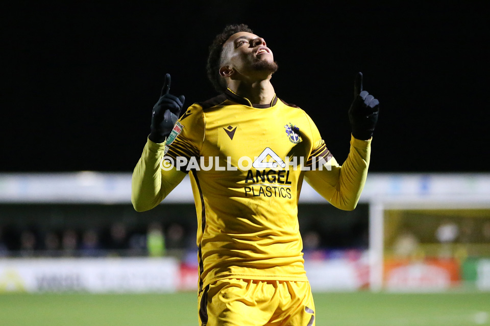 paulloughlin's tweet photo. 2-1: @1DonovanWilson puts @suttonunited back into the lead against Colchester and ensures the U's go into the hat for the next round of the @PapaJohnsTrophy #EFL: https://t.co/8y5Zb7rGWE