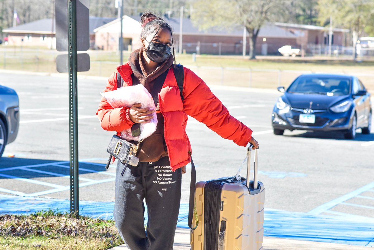 Grambling1901's tweet photo. Welcome to the new and returning students that settled into the residence halls today. We're happy to have you at the place where everybody is somebody. Make yourself at home! #WelcomeToTheG #WelcomeGramFam #Spring2022 https://t.co/YTCCen3q1I