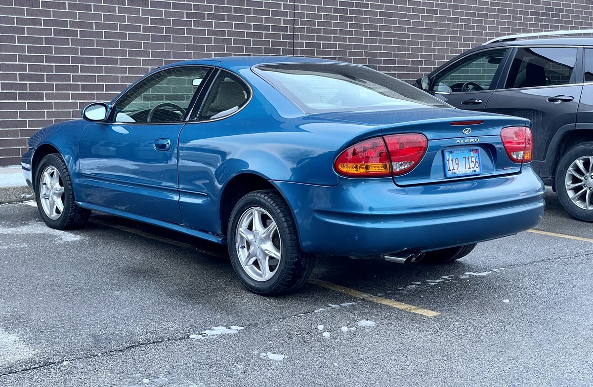 I used to read poetry at a coffee house called The Blue Alero. #poetry #Oldsmobile #CarSpotter #BlueCar