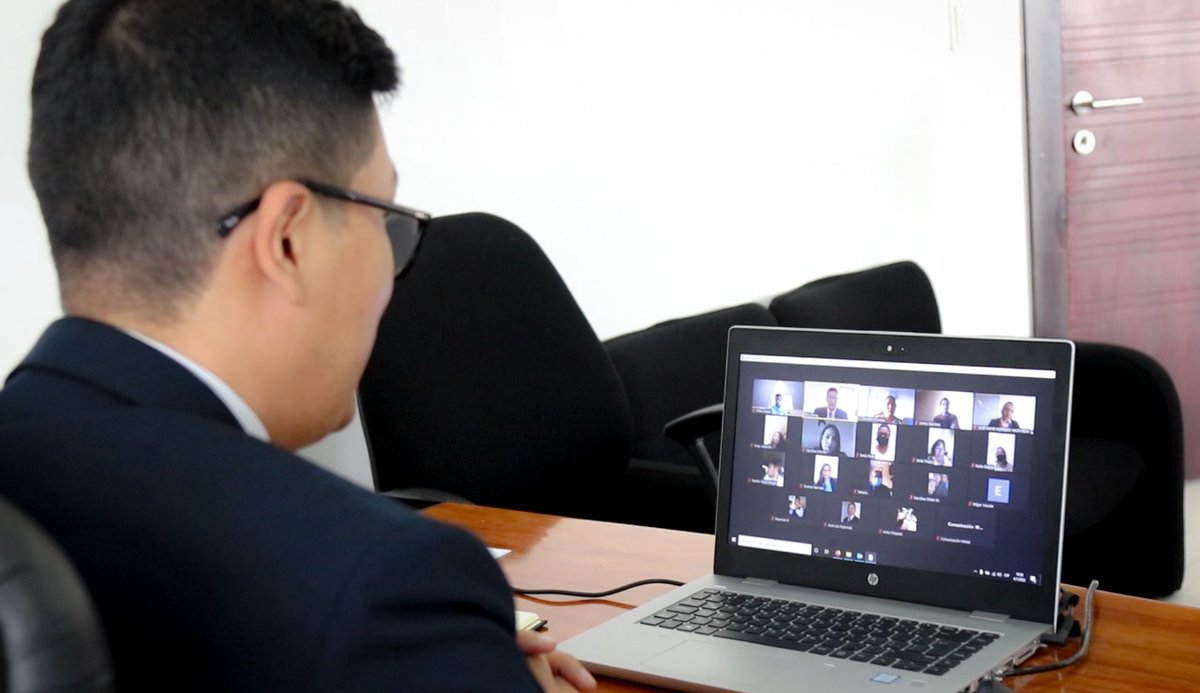 ¡Transformamos los Infocentros en #PuntosDelEncuentro!

El viceministro @fgchangc se reunió hoy con los Gestores Sociales del Proyecto para dialogar sobre lineamientos, funcionamiento, nuevos servicios y tecnologías que se aplicarán durante este 2022.

#JuntosCumplimos <a href="/vmaino/">Vianna Maino</a>