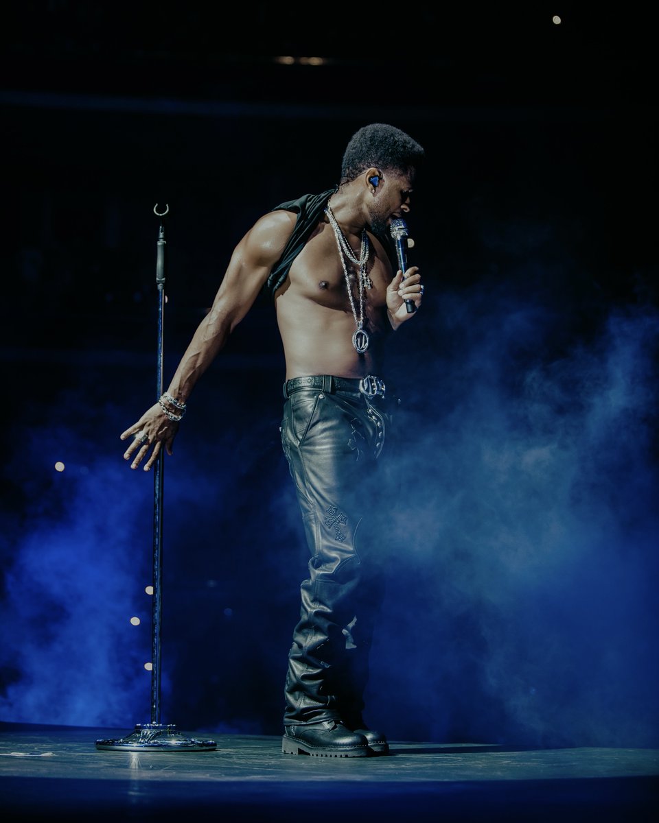 chromeheartsusa's tweet photo. + @Usher in custom Chrome Hearts for his performance in Las Vegas + https://t.co/YucWojLPHj