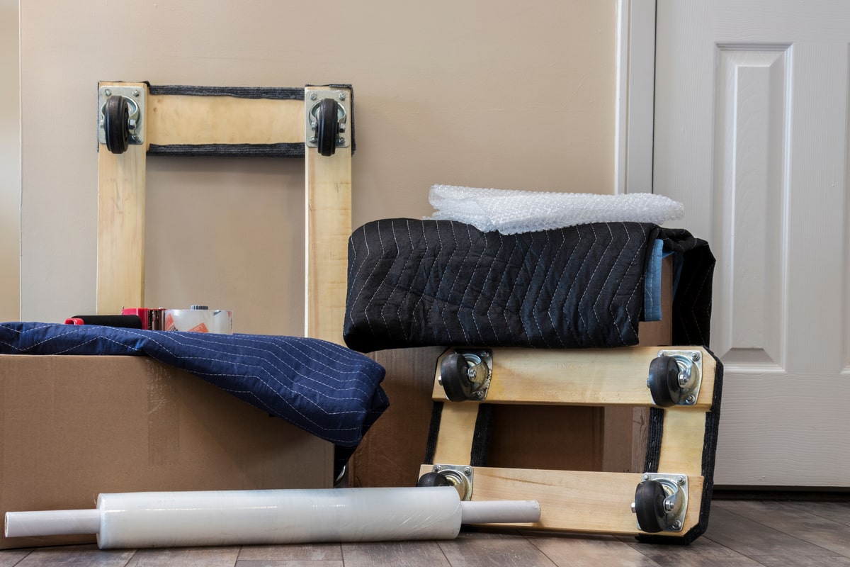 TonyZamoraKW's tweet photo. Consider these tips for using a moving dolly. #packing #simplify  https://t.co/AXmuw3h2iM https://t.co/uY6Uiczg0Q