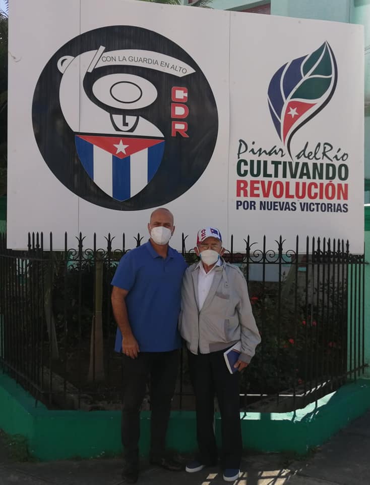 GHNordelo5's tweet photo. El 28 de septiembre de 1960 Gabriel Venereo escuchó a #Fidel hablar de la necesidad de crear los CDR y al otro día ya estaba organizando el primero de su natal #PinarDelRío, donde aun es coordinador de una zona. ¡Gracias por su ejemplo! #CDRCuba #CubaVive #Cuba #SomosDelBarrio https://t.co/xKNHJiqfdr