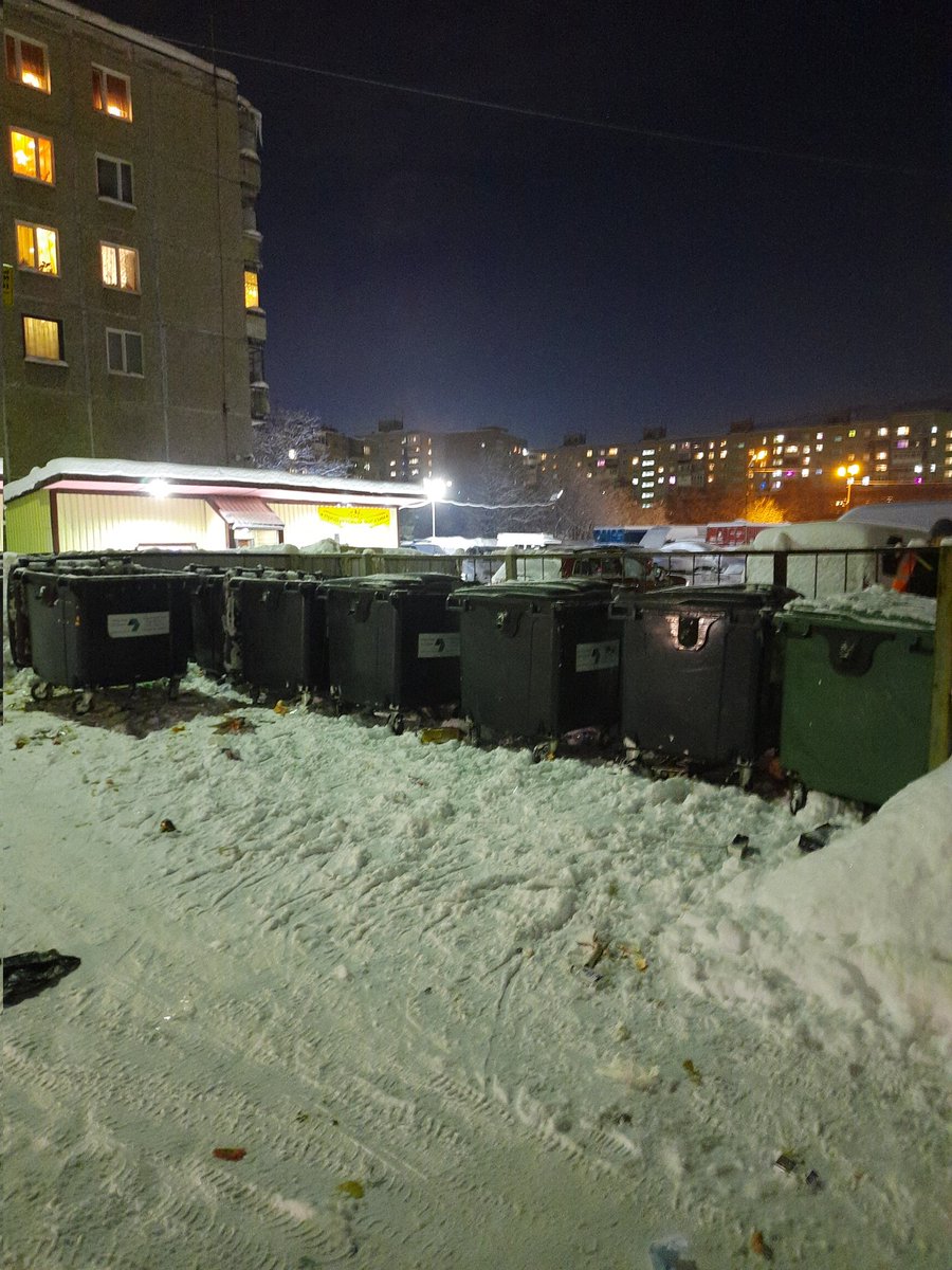 Vitalij51's tweet photo. @Murmansk_ А у меня во дворе так. https://t.co/AIsyRwF2AG