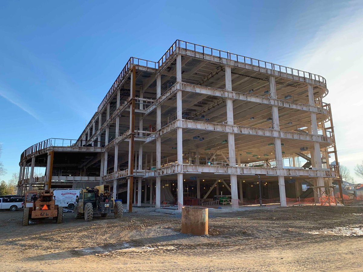ManhattanBuild's tweet photo. The 4-story frame is in place on the US Army War College general instruction building in Carlisle, PA. The building will house offices, conference &amp; lecture rooms, &amp; other educational spaces. #Buildingexcellence with @USACEBaltimore @ArmyWarCollege, Wiley|Wilson, @BurnsMcDonnell. https://t.co/UqV9zk6mcB