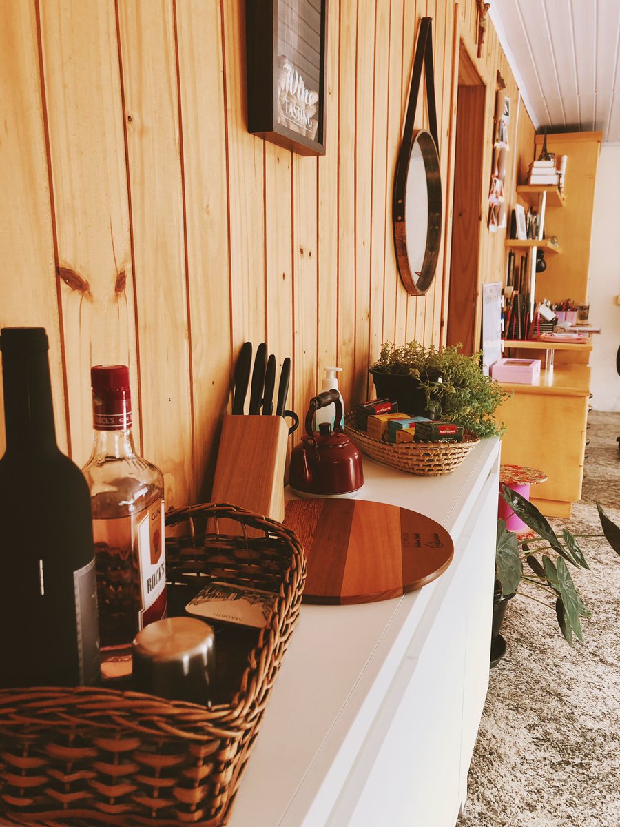 debims_'s tweet image. Se fosse para me definir atualmente, eu definiria: do lar, do meu próprio lar 🤎🏠