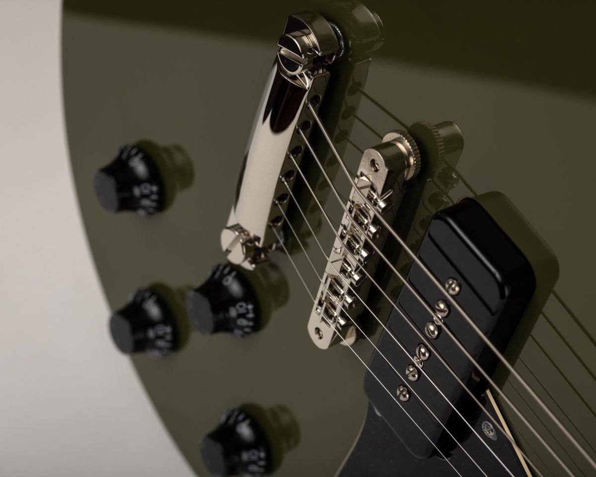 collingsguitars's tweet photo. Our first Olive Drab 290 heading overseas is on its way to @tfoaguitars !
Featuring @LollarPickups Soapbar P90s.
#collingsguitars #olivedrab #electricguitar #handmade #atx #craftsmanship #quality #builtfromthesoundup https://t.co/hxg8KjKiO6