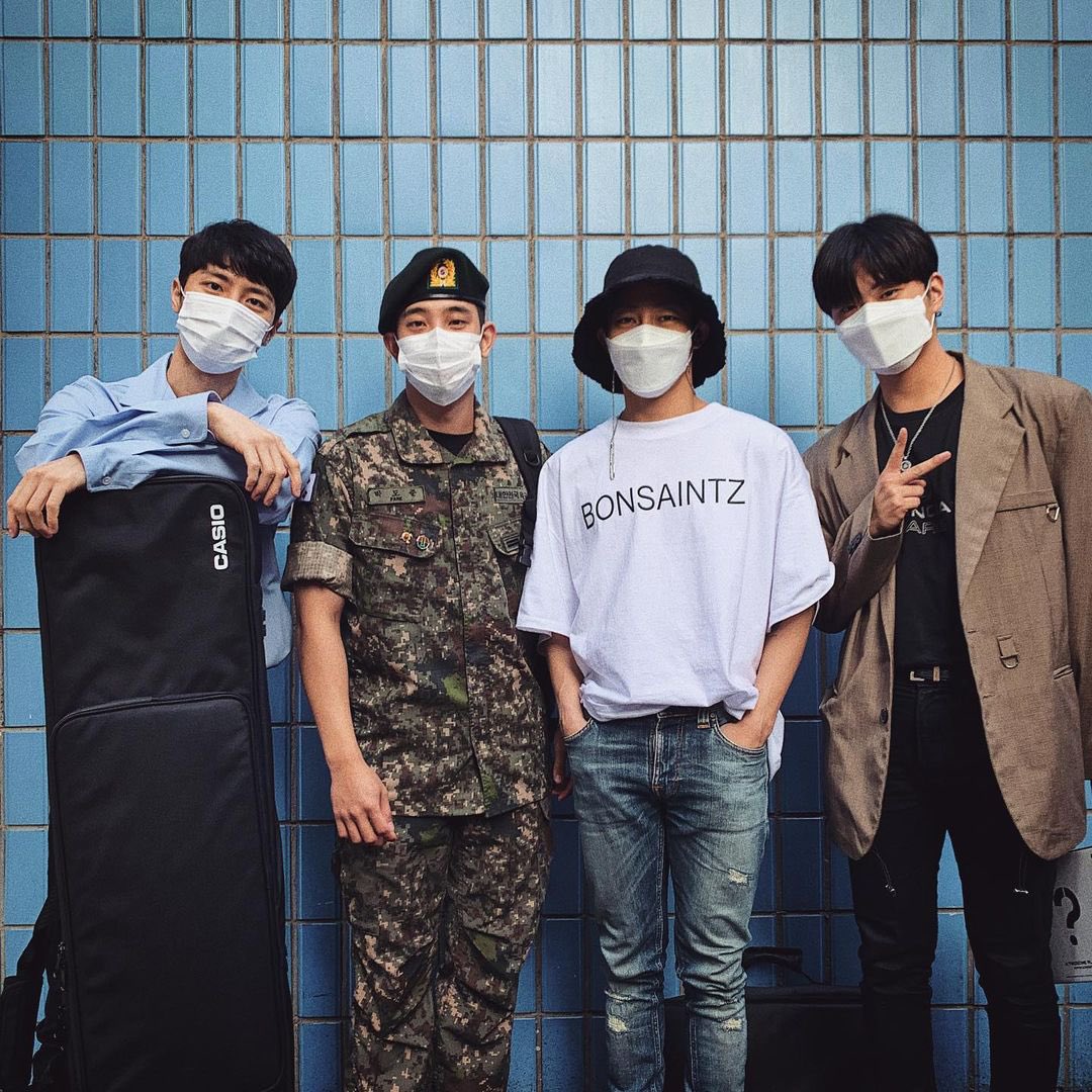 Isah_Santss's tweet photo. Eu ouvi direito oooooo, o Príncipe do The Rose está de volta, se for sonho não me acorde 🙏😍❤ Bem Vindo De Volta DOJOON
#DojoonIsComingBack https://t.co/6jmzdWpBVZ