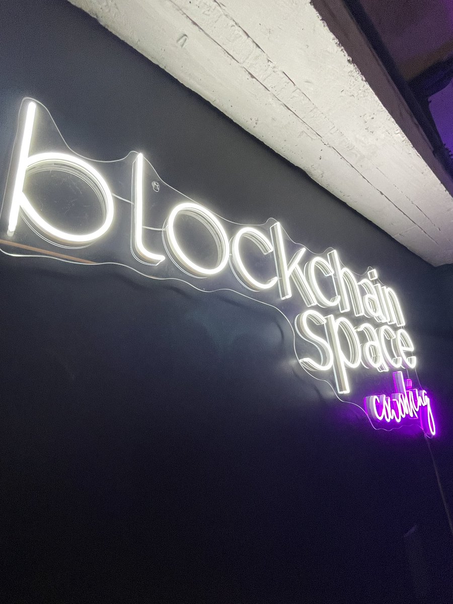 Desde que inicié <a href="/blockdemy/">Blockdemy 🚀</a> en 2017 tuve en mente hacer un coworking de blockchain.

Buscamos a un par de empresas pero ninguna creyó en el proyecto en ese entonces.

Con mucha emoción les comparto que el próximo mes abriremos el primer coworking de blockchain en México.

🧵👇🏻