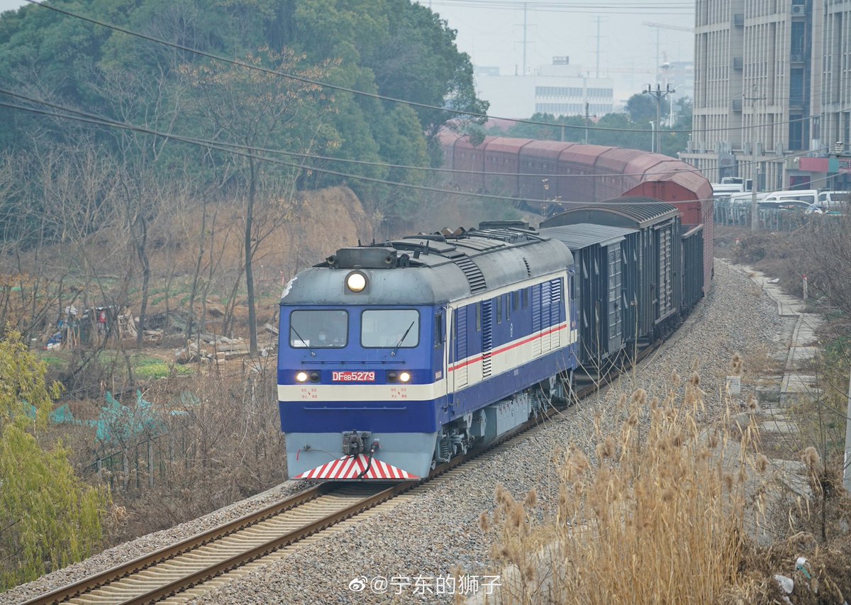 SakunaiHinata's tweet photo. 城北の汽車
写真:寧東的獅子
#おはようトレイン #中国鉄道 #火曜日の貨車 #DF8B https://t.co/lJaL60G8Pw