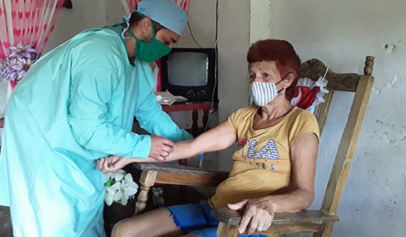 RPolancoF's tweet photo. #Cuba cuenta hoy con 449 policlínicos y 11 406 consultorios. Los médicos y enfermeras de la familia constituyen la esencia de nuestro sistema de salud. 

Por su entrega, solidaridad y humanismo son acreedores de la admiración del pueblo.

#CubaVive 

https://t.co/Rm34sgVZAE https://t.co/PO7OyNML54