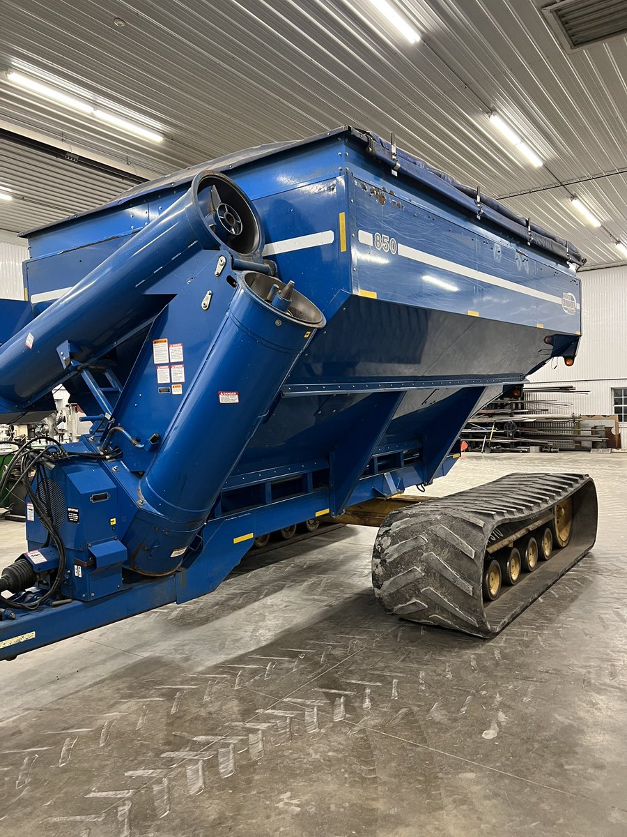 SmithFamFarms's tweet image. We have a Kinze 850 on tracks for sale. Rochester, Indiana. $29,500