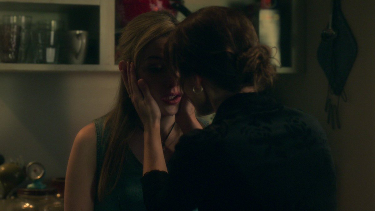 NetflixGeeked's tweet image. face cradling? it&apos;s a girl thing.