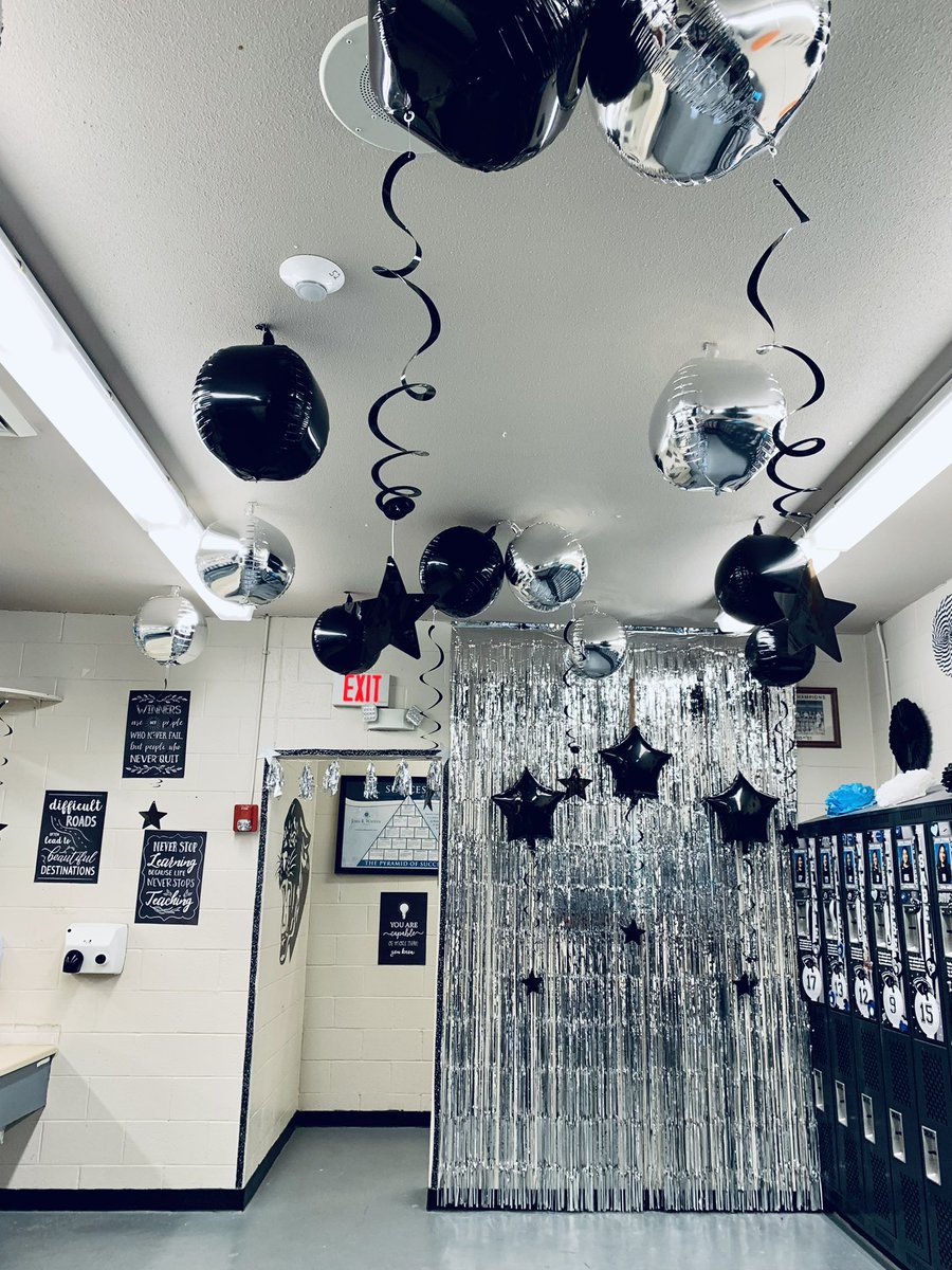 south_ladyball's tweet photo. WE LOVE OUR LADY PANTHER LOCKER ROOM ๐ค๐๐ค Thank you parents for going above and beyond to make this an extra special year for our girls!! ๐๐ผ The locker room and lockers look amazing ๐!! #PantherProud #OurSecondHome #WeArePanthers #OneTeamOneFamily https://t.co/c2VdyGqRmi