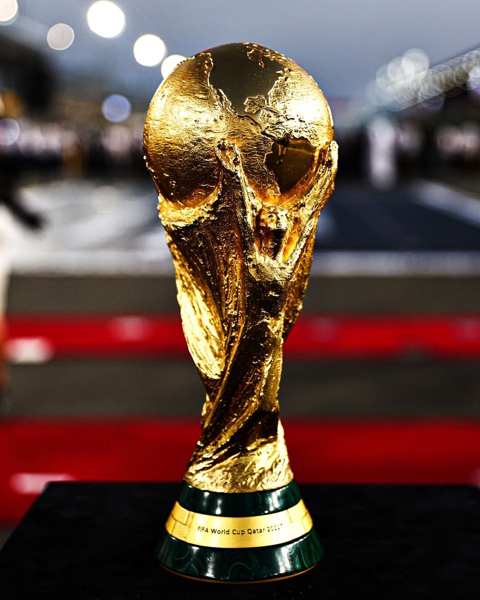 𝙏𝙚𝙧𝙨𝙚𝙣𝙮𝙪𝙢𝙡𝙖𝙝! 😁😁😁

Karena 2022 adalah tahunnya Piala Dunia 🏆🤩

Prediksi Final Piala Dunia 2022 yaitu:
_______ vs _______