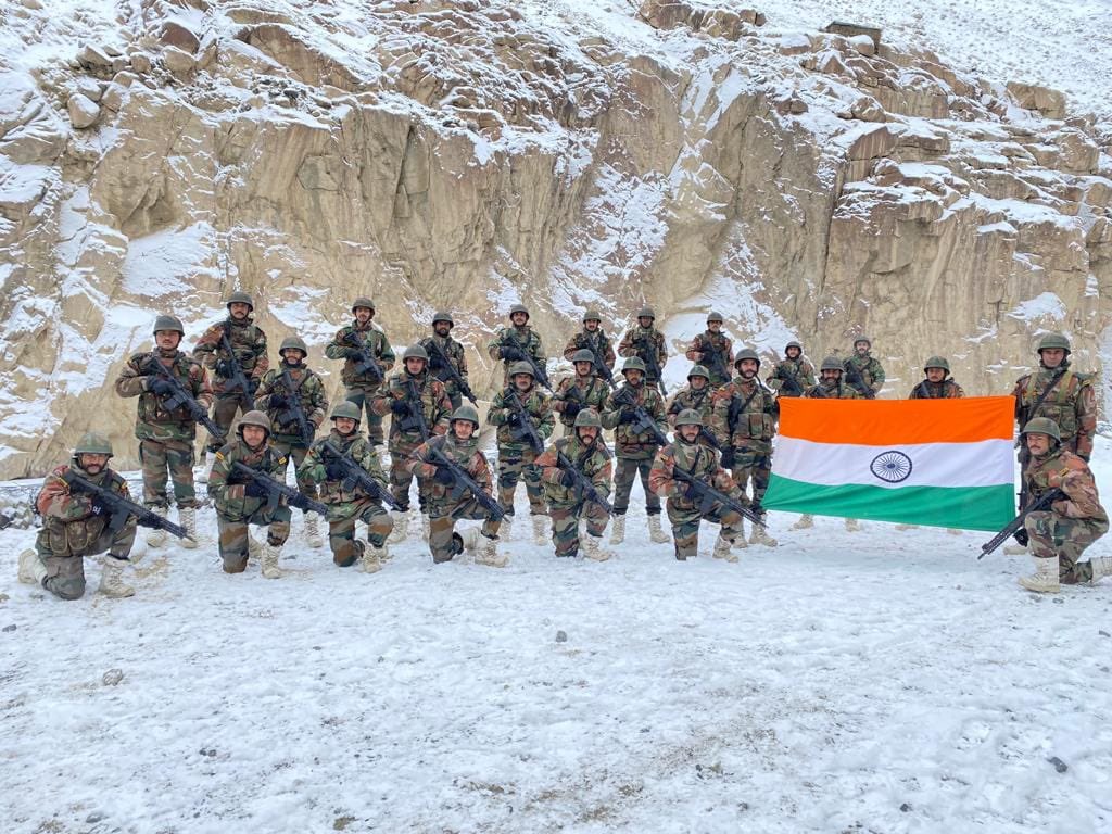 navsekera's tweet photo. Picture of the day, week, month and year! Jai Hind, Jai Bharat 🇮🇳
#Galwan #Tricolor https://t.co/V5fqjMDmiX