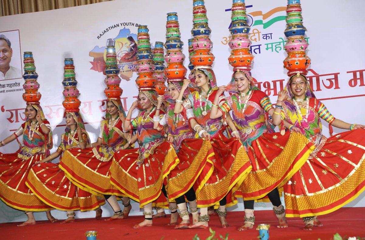 AshokChandnaINC's tweet photo. राजस्थान युवा बोर्ड द्वारा आयोजित राज्य स्तरीय युवा सांस्कृतिक प्रतिभा खोज महोत्सव "तलाश कला जगत के उभरते युवा सितारों की" के समापन समारोह में पहुँचकर नवीन युवा नीति पर खुली चर्चा की और युवाओं का उत्साहवर्धन किया। /1 https://t.co/5MzkYTjex5