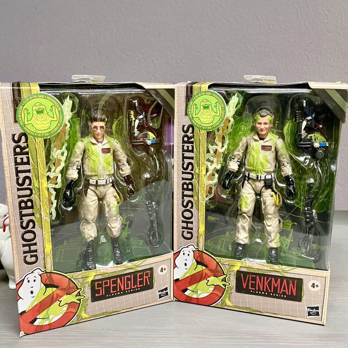 Strangeglowvid's tweet photo. Egon and Peter showed up today! The set of the Glow-in-the-Dark Plasma Series @hasbro @ghostbusters is now complete. #ghostbusters #whouougonnacall #ghostbustersafterlife #collector #plasmaseries #hasbroghostbusters #glowinthedark #petervenkman #egonspengler https://t.co/CQ46bJdnGR