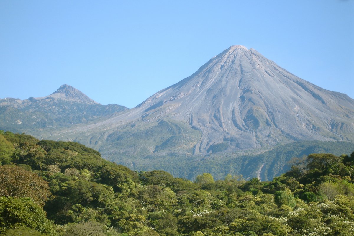 tejuinito's tweet photo. ¿Por qué #Colima no es tan conservador como se suele decir y cómo es que históricamente ha sido un bastión liberal en el occidente mexicano tan reaccionario? Abro hilo 🧵 https://t.co/jmac5rtjik