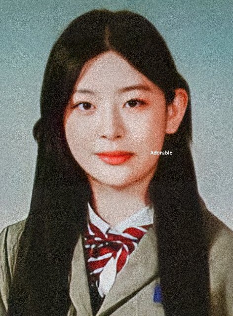 Adorable__Seeun's tweet photo. 졸 업 츄 카 센니❣💫 #윤세은 #STAYC https://t.co/ckkWZvEmAR