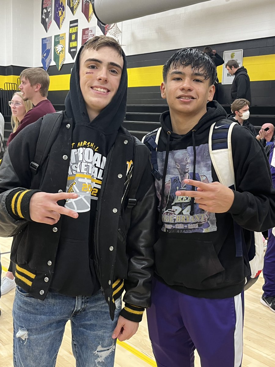 LoriZellerls's tweet photo. These two former @top64league teammates faced off tonight. They combined for 55 points and left it all on the court. Best part of all is that they show nothing but respect for one another. #truecompetitors #joey&junior 🏀🏀🏀 https://t.co/16VyLmKq37
