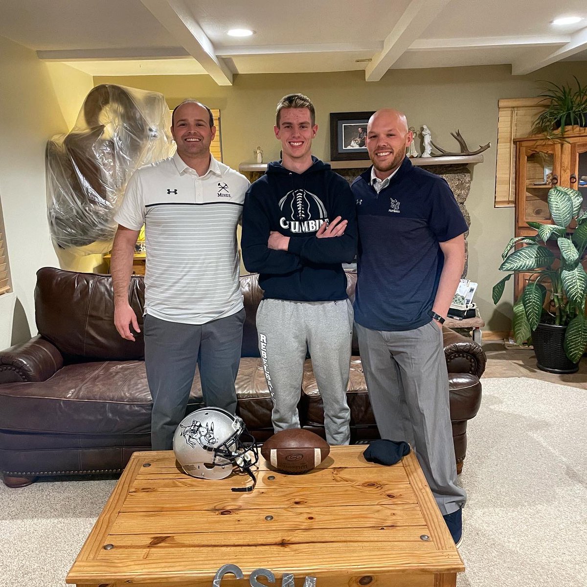 Brock Zanetell (@bzanetell) on Twitter photo Had a great in home visit with <a href="/coach_sterbick/">Pete Sterbick</a> and <a href="/coachTthomas6/">Tripp Thomas</a>.
Iβm all in and a helluva engineer. Had a great in home visit with <a href="/coach_sterbick/">Pete Sterbick</a> and <a href="/coachTthomas6/">Tripp Thomas</a>.
Iβm all in and a helluva engineer.