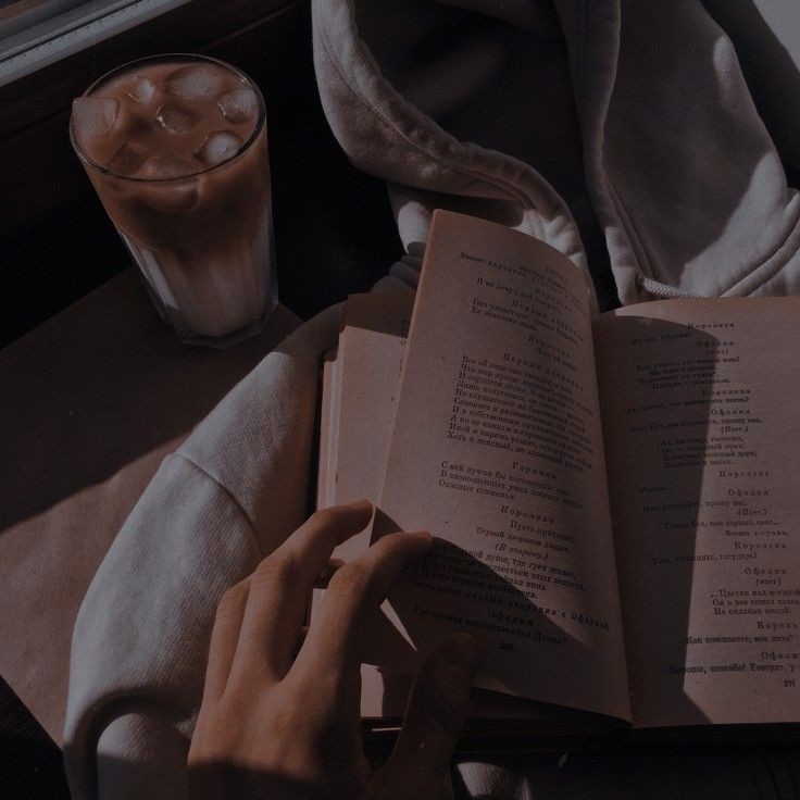 gryffznclaw's tweet photo. – livros lidos em 2022;

❝ Um leitor vive mil vidas antes de morrer. O homem que nunca lê vive apenas uma. ❞ https://t.co/LOQ5nJhiUz