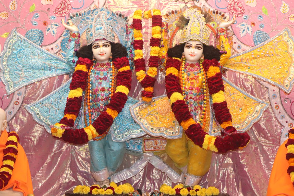 ISKCONahmd's tweet photo. ISKCON Ahmedabad Darshan 
05 Jan 2022
#Dailydarshan #RadhaGovindDev #ISKCONAhmedabad https://t.co/97cIJl83JH