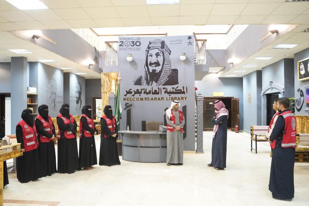 libarar's tweet photo. زيارة الهلال الاحمر السعودي والمتطوعين للمكتبة العامة بعرعر https://t.co/rbUu6rvYMf