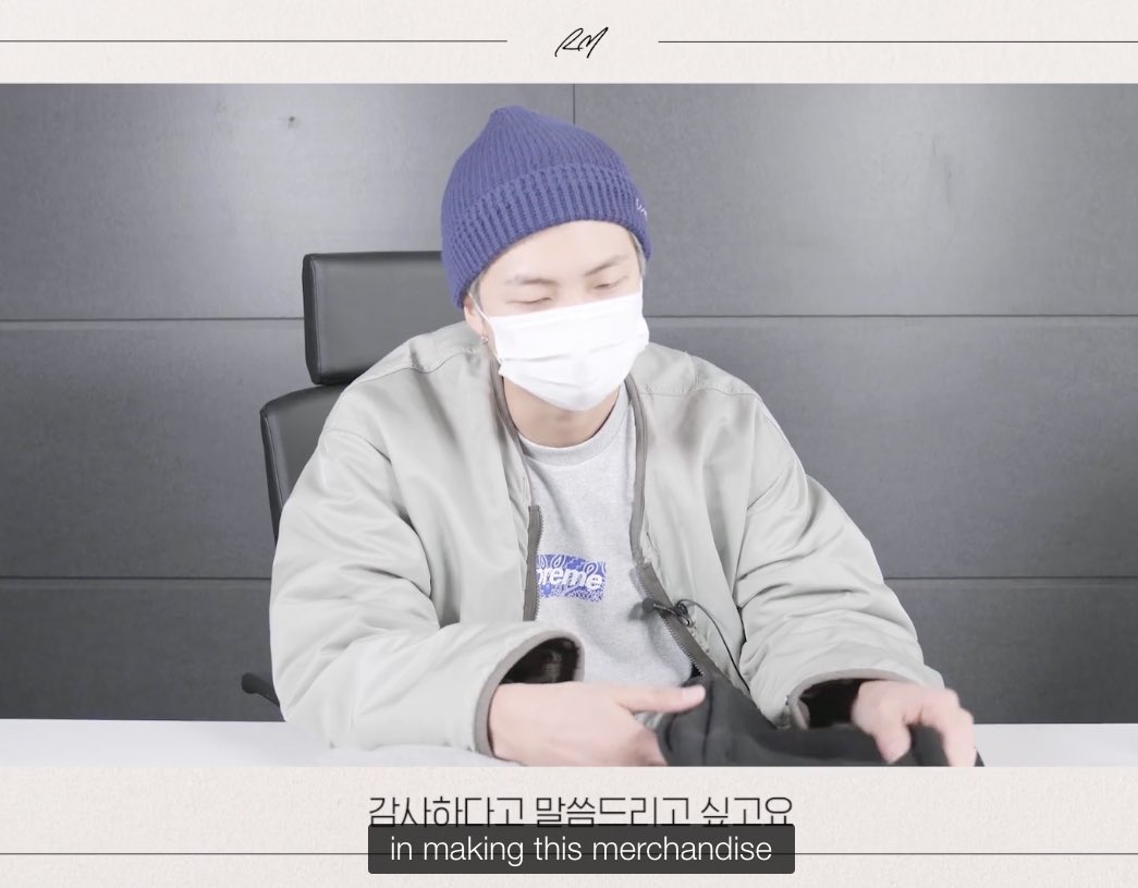 seovkjinnies's tweet photo. — Namjoon dijo que piensa que el diseñó cosas necesarias y que espera que su merch nos guste mucho a todxs, el se divirtió mucho en el proceso 🤍🥺 

#ArtistMadeByRM #ShowByRM #RMMerchStyle #BY_RM #RM #CollectionByRM  @BTS_twt https://t.co/nfxIkSMaJX