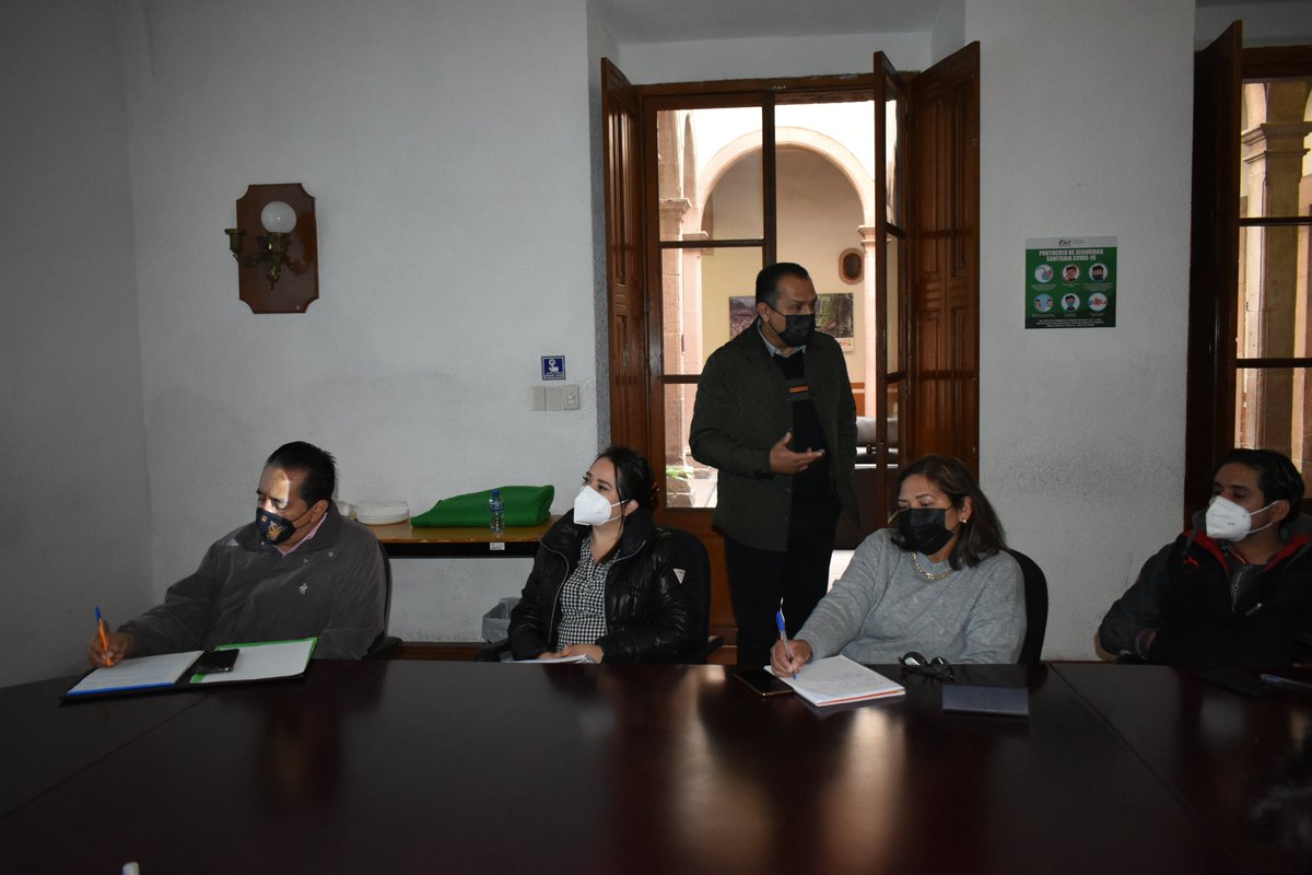 SecTurismoSLP's tweet photo. Mañana de #Capacitación en materia de realización de proyectos en #SECTURSlp, con la finalidad de que todo lo que se presente ante las secretarías correspondientes cuente con un criterio unificado.
#PotosíParaLosPotosinos #SecretaríaDeTurismoSLP #SanLuisPotosí https://t.co/8d1IOkzQ0F