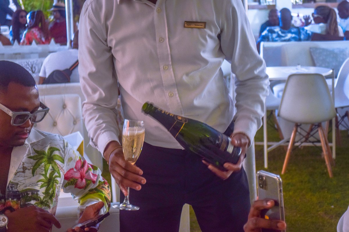 WozobonaMedia's tweet photo. Sat, 01 Jan 2022
📍 Bervely Hills Hotel, Umhlanga

#WozeDurbanPinic2022
#WozeDurbanPicnicPopUpExp https://t.co/8teyuaupI3