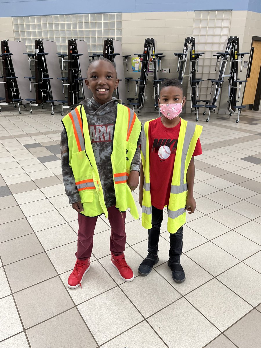 MrsTeachLes's tweet photo. Started the first school day of 2022 with our new Malvern Safety Flock ❤️ @MalvernES Thank you @Sra_Wade for leading this! The eagerness &amp; seriousness on their faces during their duty is priceless 🤩 #SoaringToNewHeights https://t.co/F6OrbzHLXP