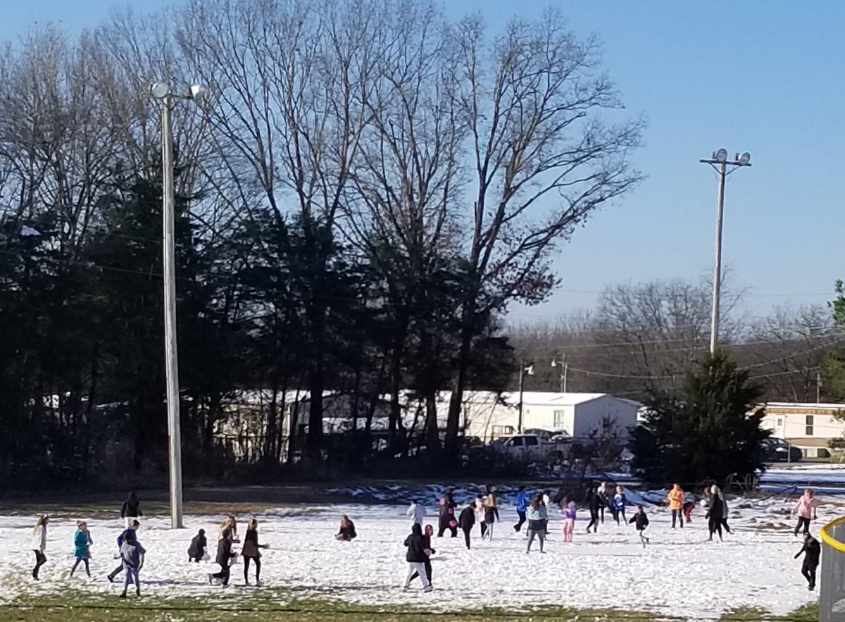 Our_Class_Today's tweet photo. Our 5th graders loved having an impromptu snowball fight today! βπβ
#snowhappy #5thgradememories https://t.co/Mgi4y1QGIh