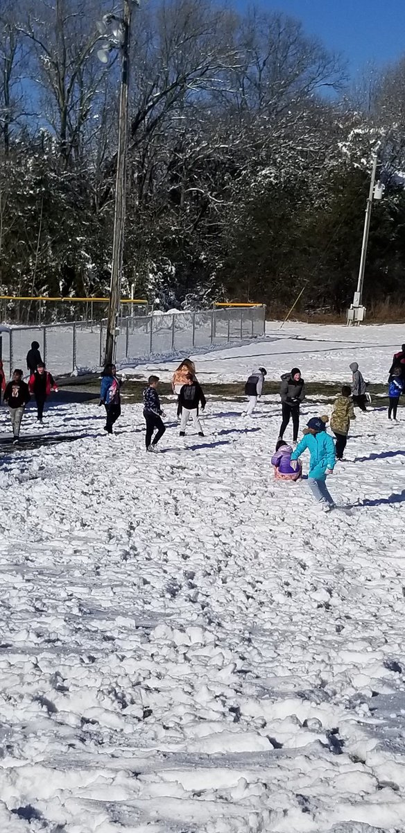 Our_Class_Today's tweet photo. Our 5th graders loved having an impromptu snowball fight today! βπβ
#snowhappy #5thgradememories https://t.co/Mgi4y1QGIh
