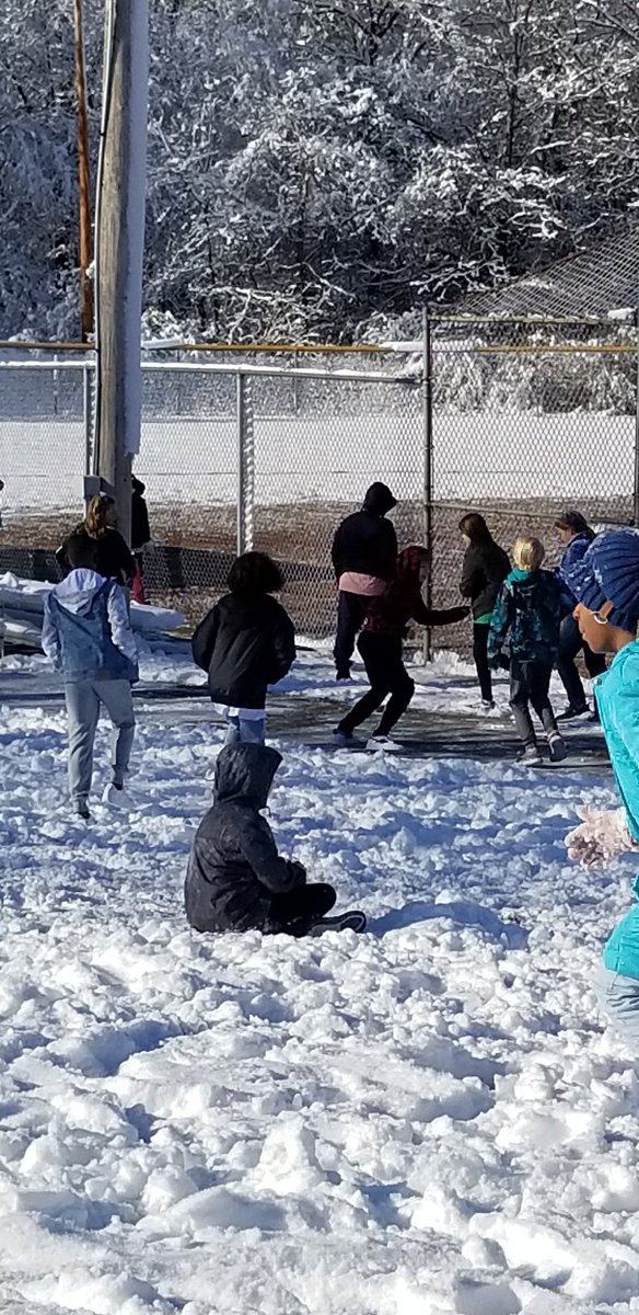 Our_Class_Today's tweet photo. Our 5th graders loved having an impromptu snowball fight today! βπβ
#snowhappy #5thgradememories https://t.co/Mgi4y1QGIh