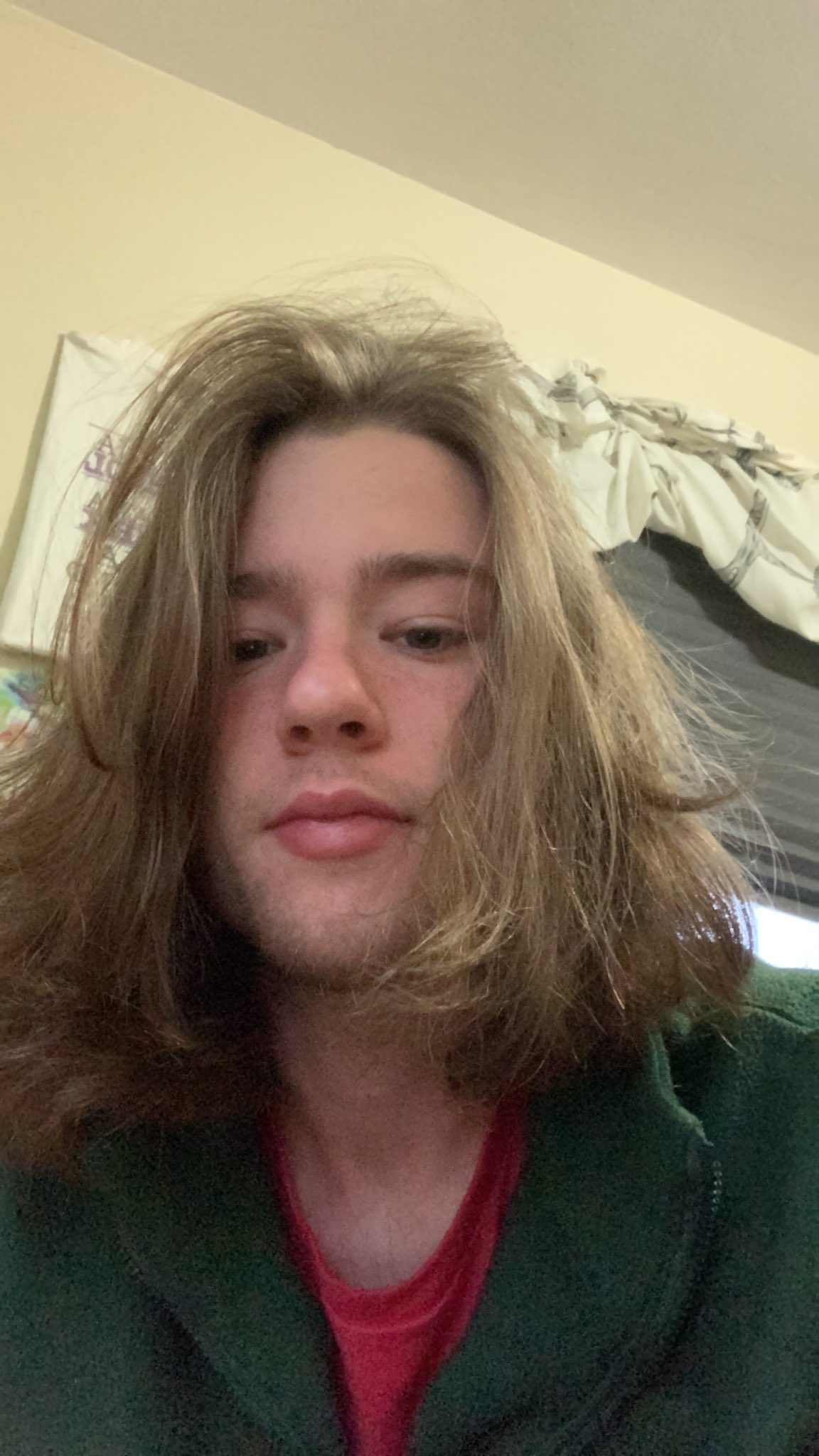 Quick messy hair selfie to remind you that I exist ?? https://t.co/DrgPoPAwri