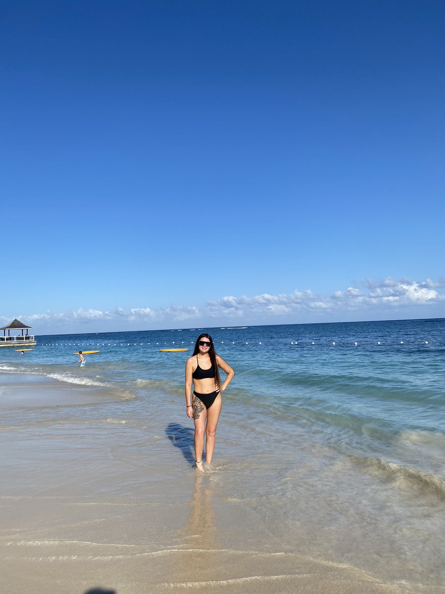 madysonshea12's tweet photo. it hasn’t even been 24 hours and i’m ready to go back https://t.co/UR4G7cnhwm