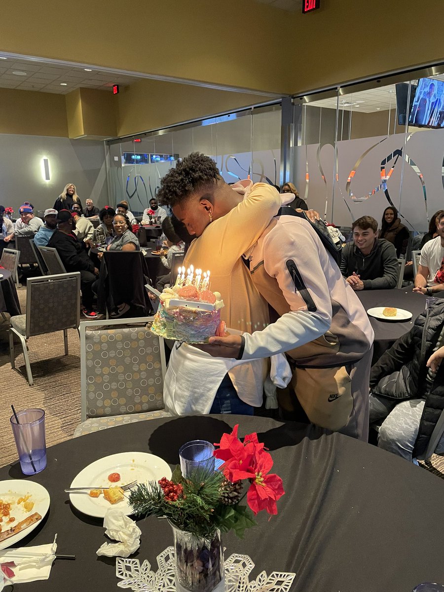 tgood1110's tweet photo. Amazing time with my fam and friends last week at @MyMainEvent celebrating the holidays and my next chapter 💯 Now it’s time to get to work! 🙏🏾 #PathToTheDraft #MyMainEvent #DreamsToReality https://t.co/JNPQwTcUXK