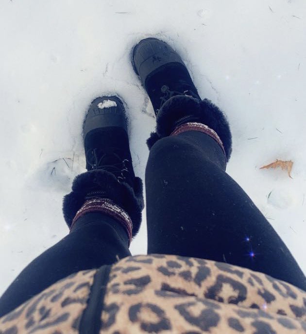 BareBombshellB's tweet photo. what’s more cute than pretty little feet in big furry boots!? #winter #footlover #feetlover #footmodel #footmodels #feet #feetlover #legs #sexylegs #sexyfeet #bratz #cutefeet #prettyfeet #beautifulfeet #sweatyfeet #snow #kinky #footfetish #feetfetish #footfetishgirl https://t.co/yNzouYVe1b