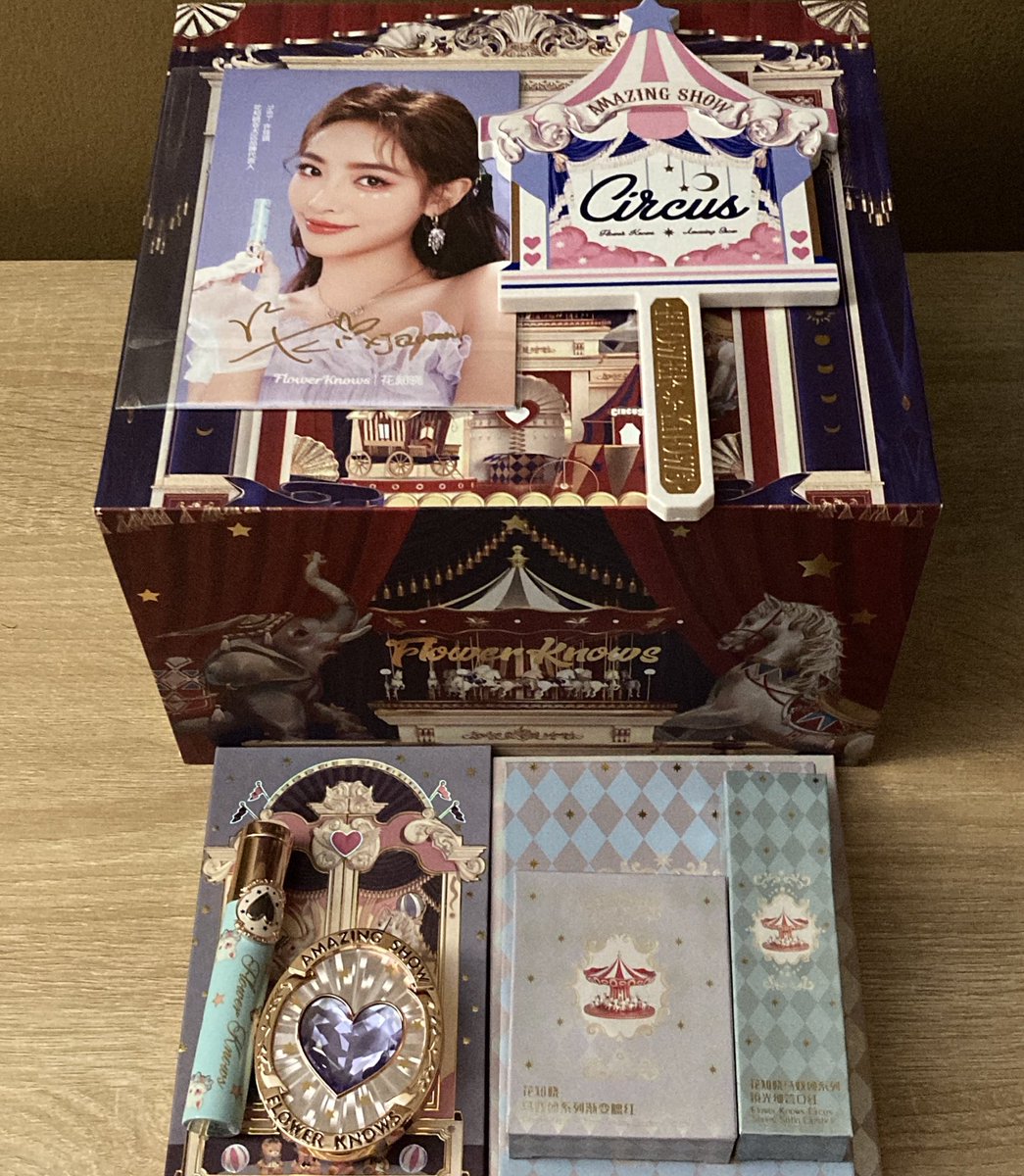 XJQueendom's tweet photo. Proof! A Merry Kiki Christmas~ Thanks @JustForCPop https://t.co/RkE2XHhZAH